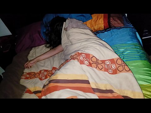 ❤️ Vicfilo kritikante sian junan duonpatrinon dum ŝi dormas. Nur porno ĉe eo.porn-milf300.ru ❤